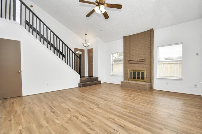Building Photo - 1111 W Brompton Dr