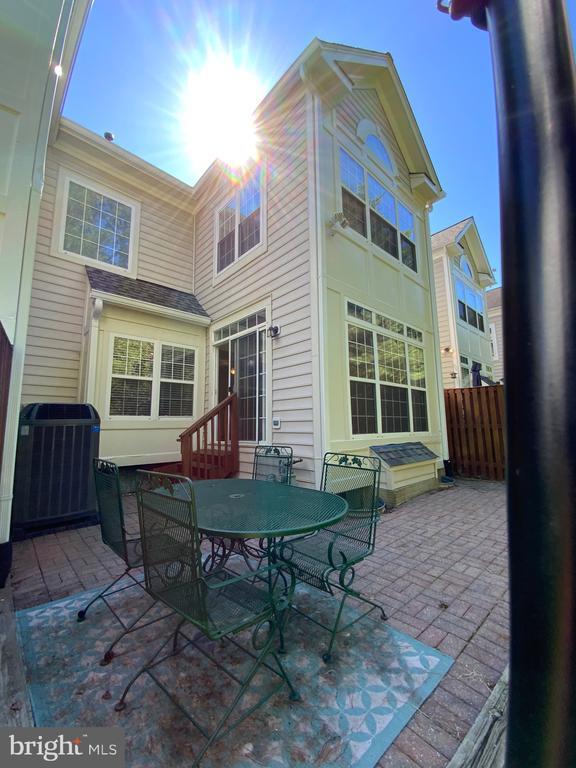 Foto del edificio - 5722 Governors Pond Cir