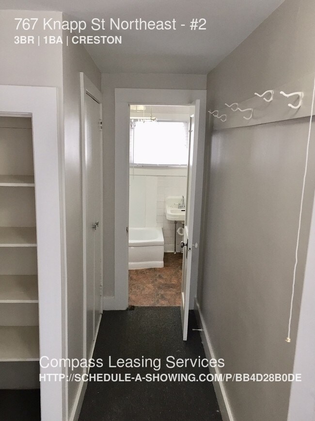 Building Photo - 767 Knapp St NE