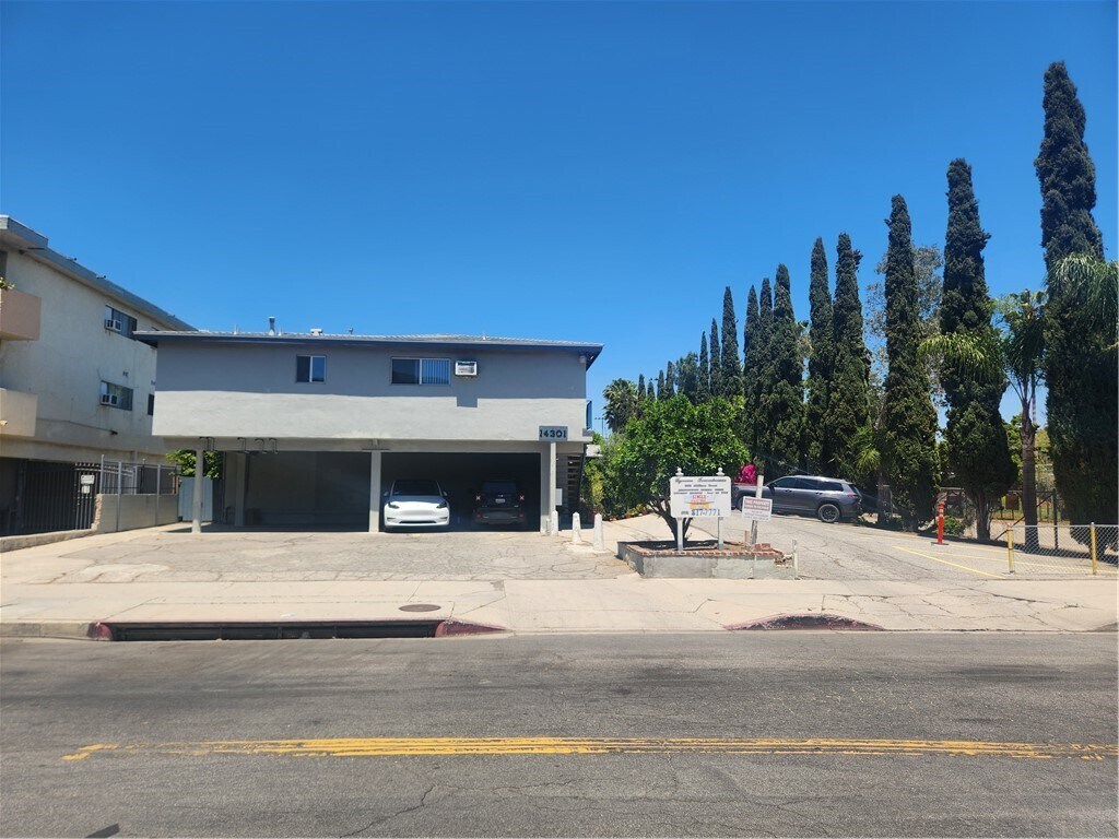 Foto principal - 14301 Addison St