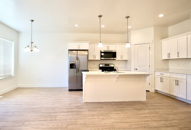 Building Photo - 268 W 560 N