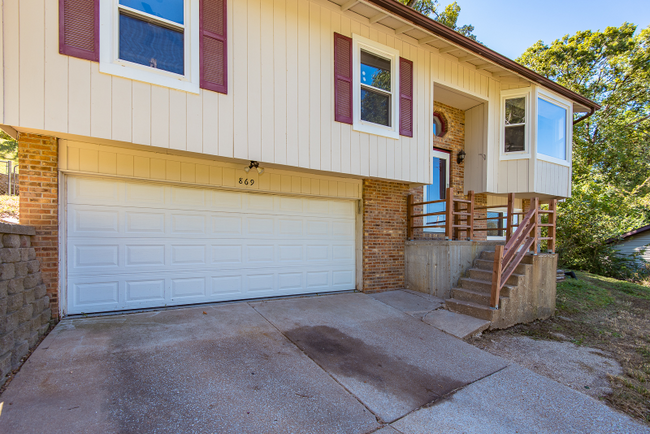 Building Photo - 869 Country Haven Dr