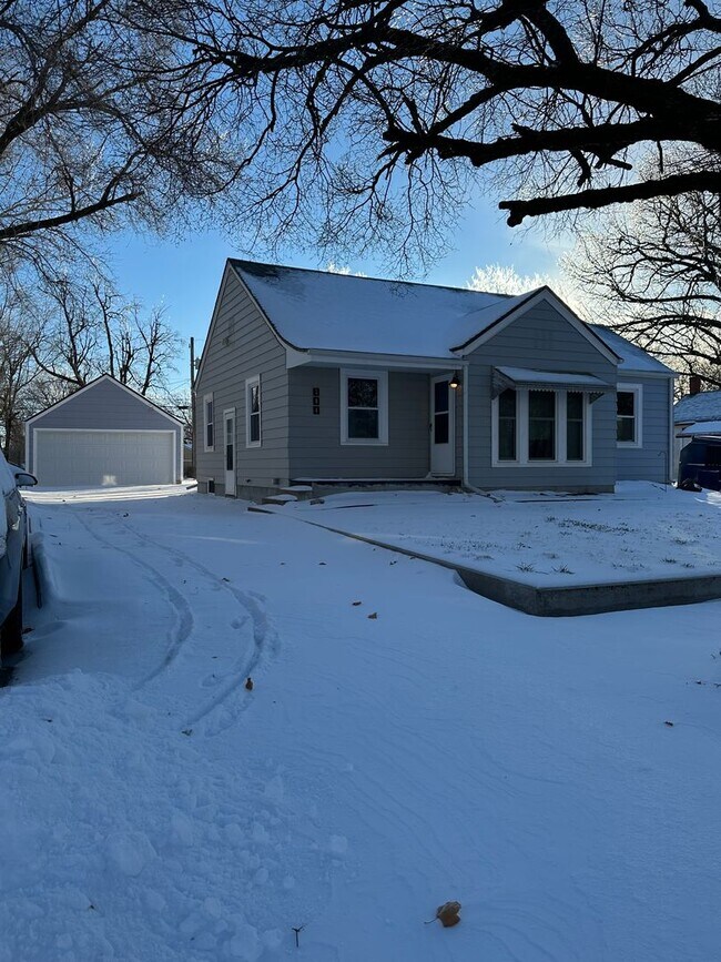 Building Photo - Beautiful Remodeled Home in Maize !!
