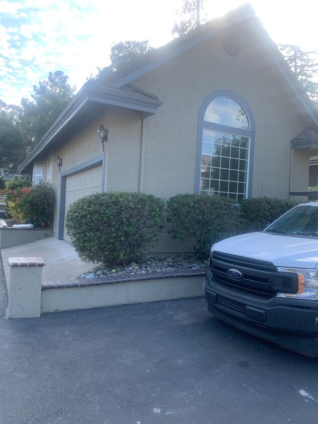 Building Photo - 17971 Saratoga-Los Gatos Rd