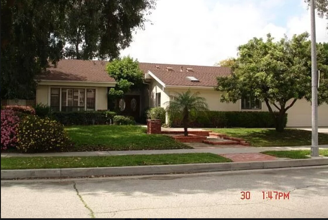 Primary Photo - 9201 Paso Robles Ave