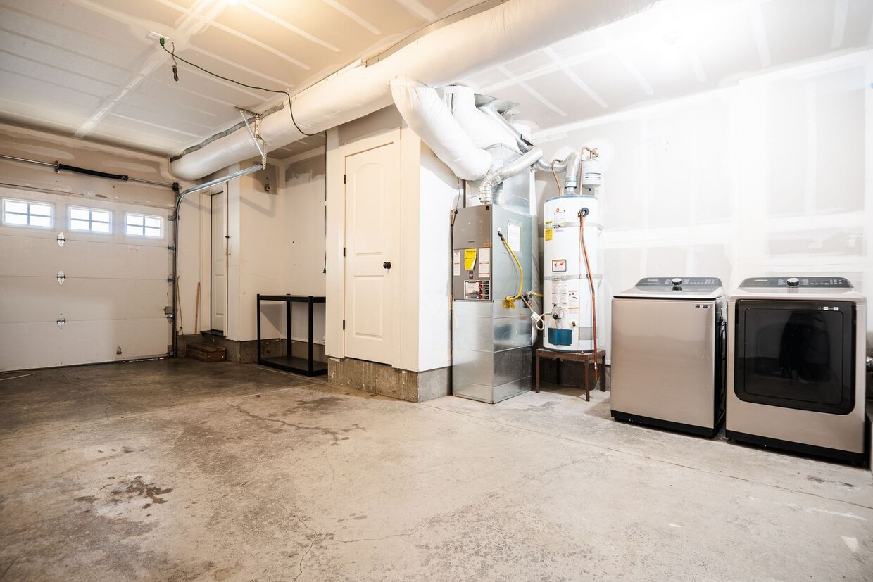 Foto principal - Remodeled 3/2.5 Townhomes