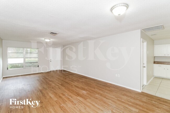 Building Photo - 2435 Duke Ln