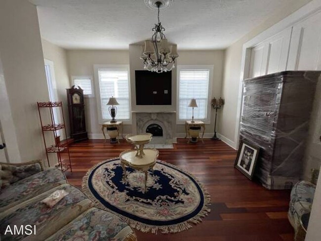 Foto del edificio - 4 br, 2 bath House - 2550 Sutter St #B