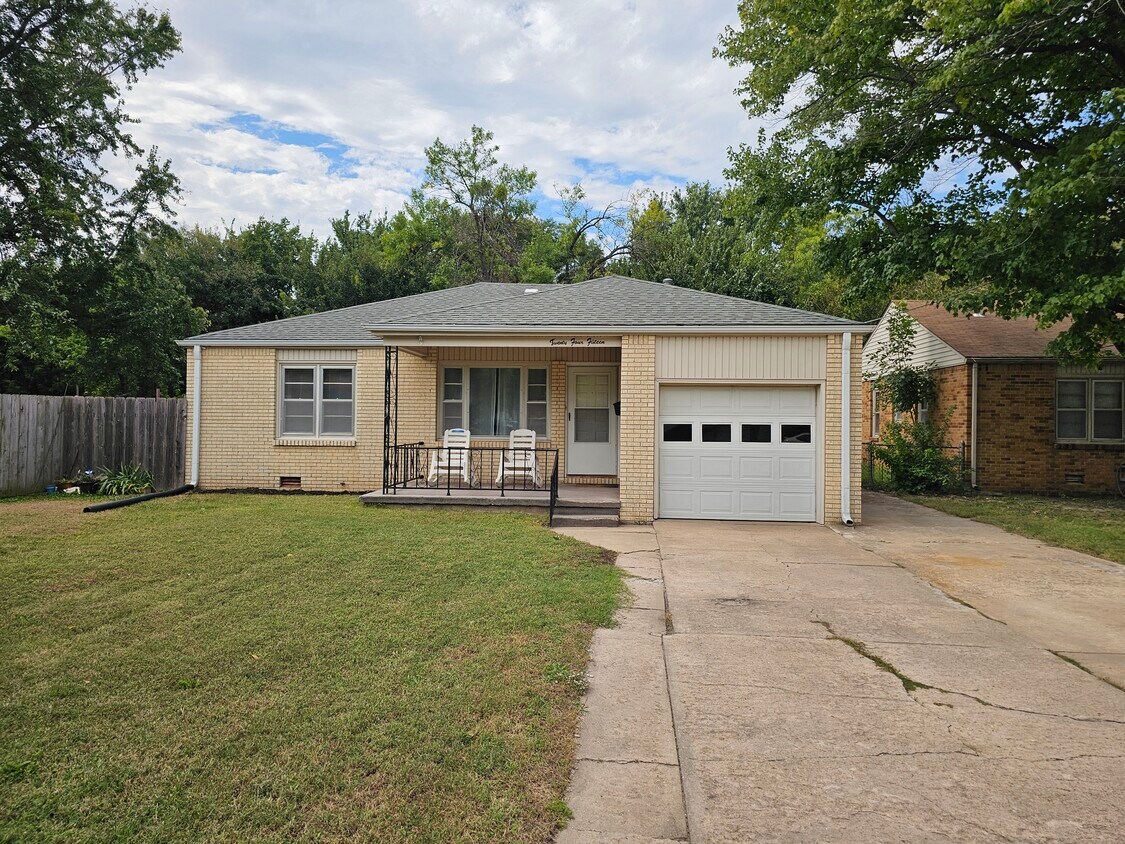 Foto principal - 2415 S Poplar Dr