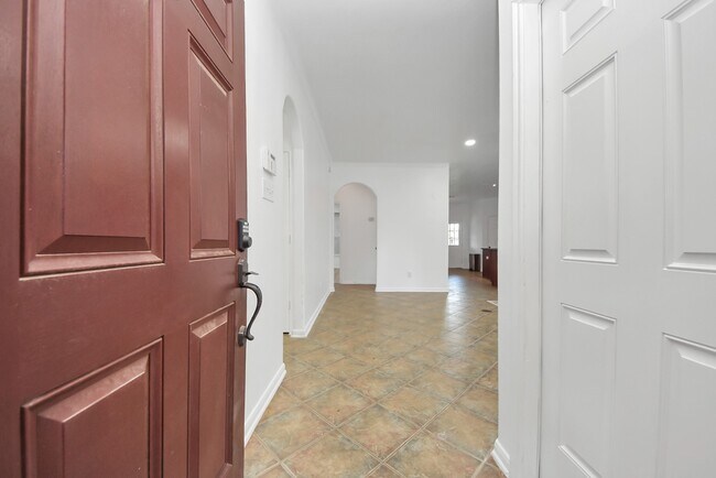 Foto del edificio - 7330 Jacobs Well Dr