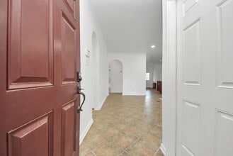 Building Photo - 7330 Jacobs Well Dr