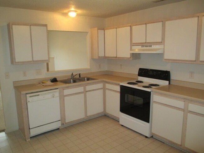 Foto del edificio - Nice 2 bedroom 2.5 bath town home centrall...