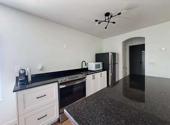 Foto del edificio - 933 Jasmine St