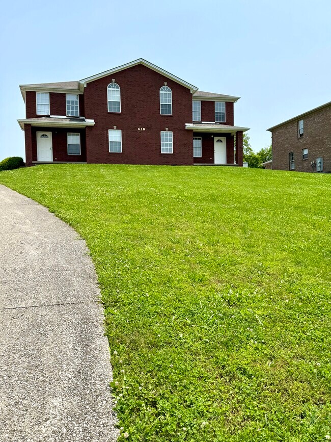 Building Photo - 638 Hampton Way