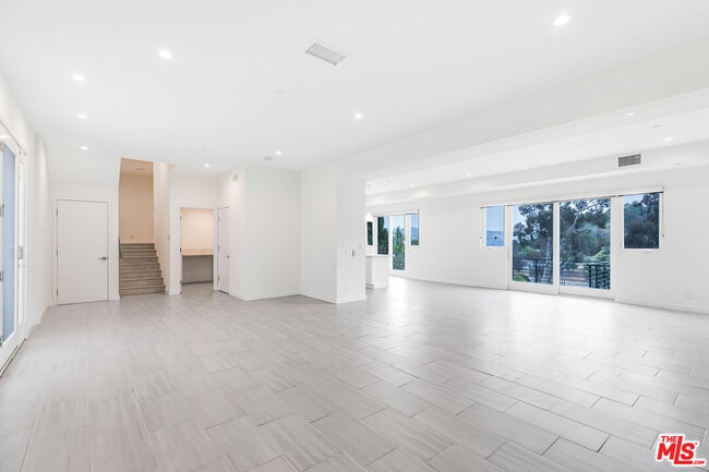 Building Photo - 2610 Corralitas Dr