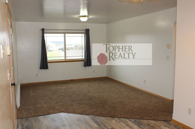 Building Photo - 1053 Orion Rd
