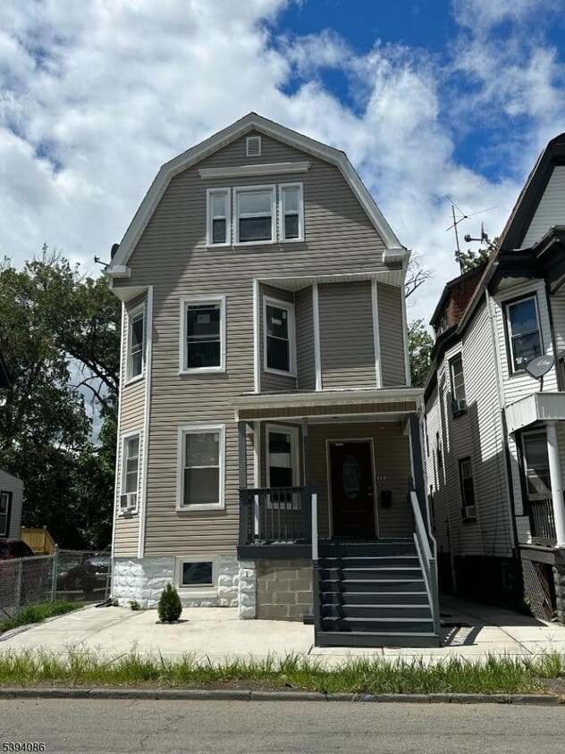 Primary Photo - 205 N Clinton St