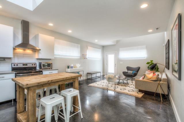 Foto del edificio - **NOW AVAILABLE!!  Modern 3 Bed, 2 Bath Home in East Nashville, Highland Heights Neighborhood!!  ...