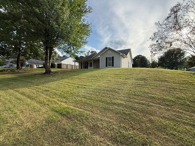 Building Photo - 5115 Twin Oaks Ln