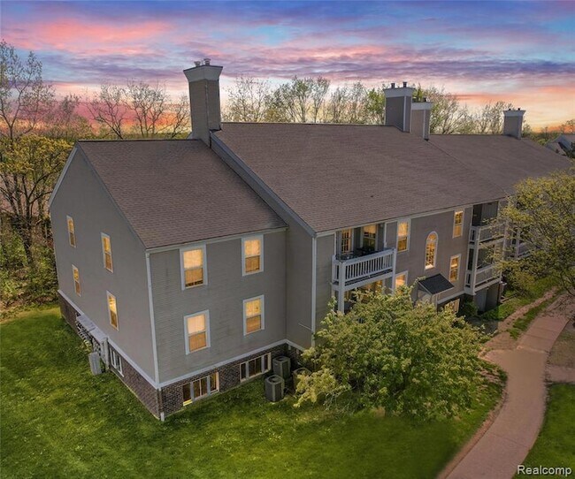 Foto del edificio - 101 Fieldcrest St