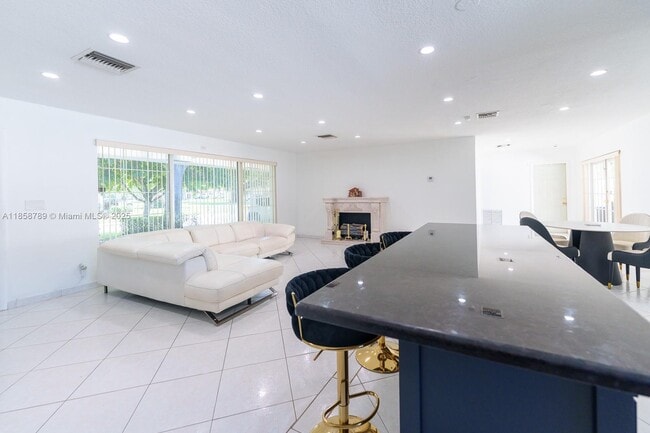 Building Photo - 2011 N 43rd Ave