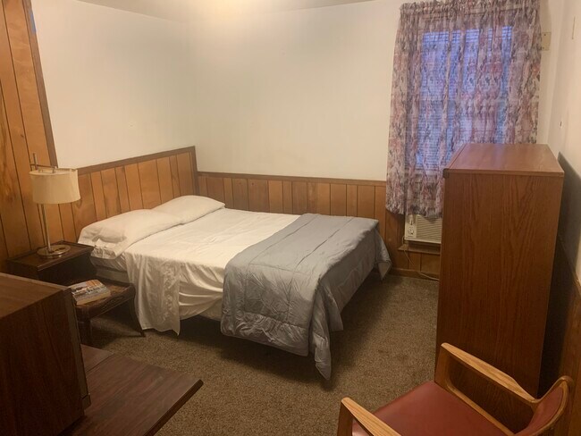 bedroom - 718 Hillcrest Rd