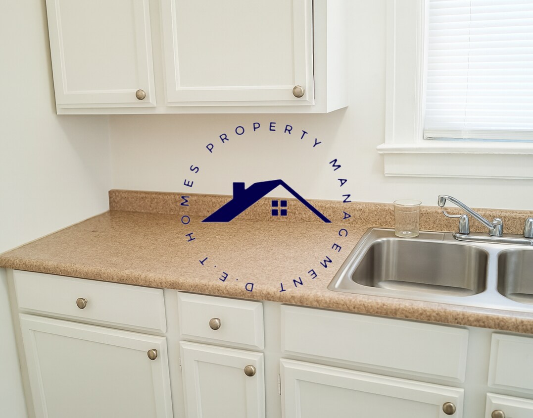 Primary Photo - 15805 Baylis St