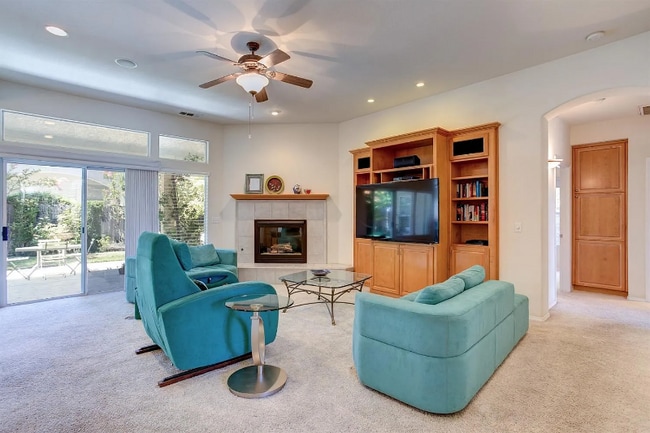 Building Photo - 872 E Green Acres Dr