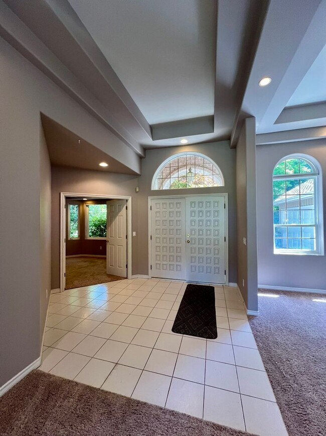 Foto del edificio - Beautiful 3-Bed 3-Bath home on Semiahmoo G...
