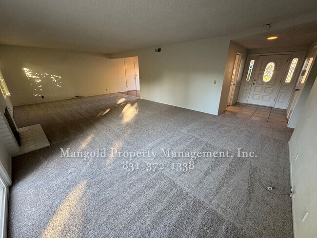 Foto del edificio - 22490 Ferdinand Dr