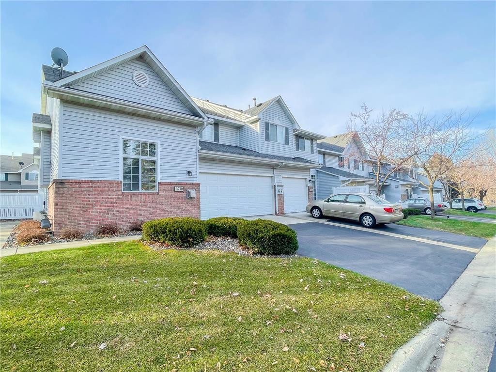 Primary Photo - 3710 Vermilion Ct S