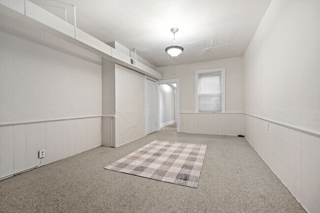 Livingroom - 2131 Sarah St
