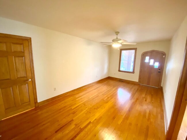 Building Photo - HUNTINGTON 5115B