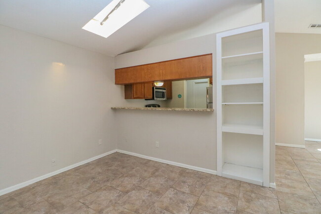 Building Photo - 2006 Twisted Oak Cir