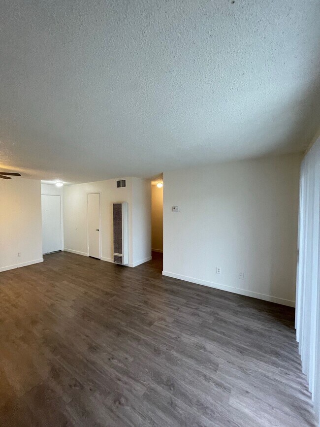 Foto del edificio - 1742 Cherry Ave