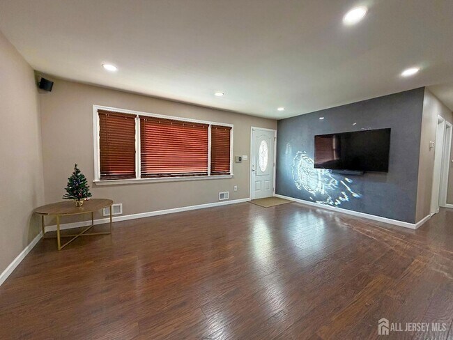 Building Photo - 7 Joseph Ct