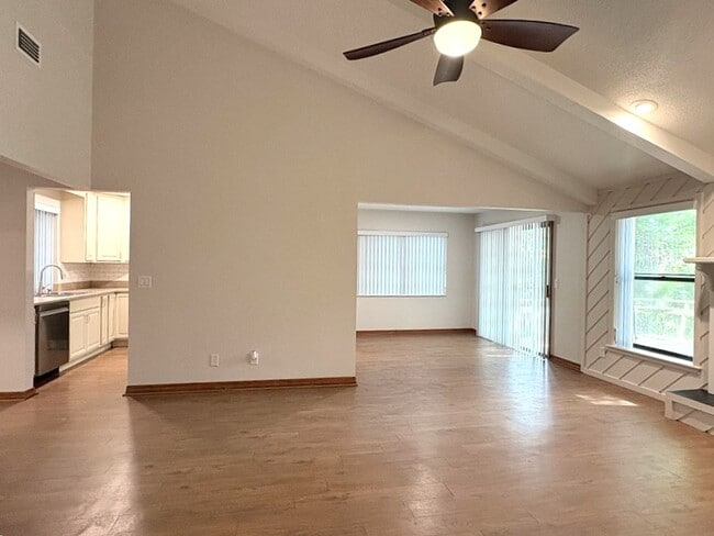 Building Photo - Beautiful 3 Bedroom Ormond Beach Townhome in The Trails!