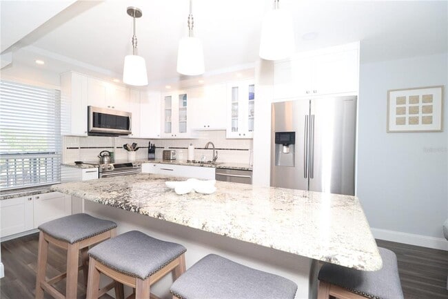 Building Photo - 2620 Cove Cay Dr