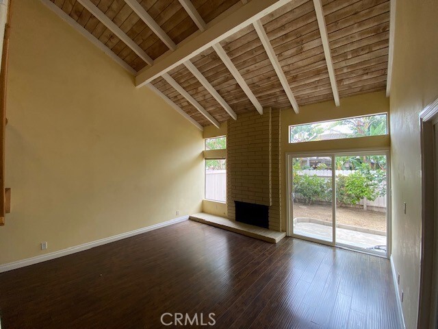 Building Photo - 5 Whitewood Way