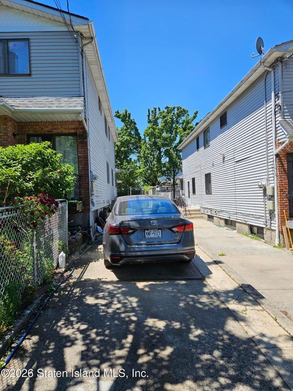 Building Photo - 486 Elverton Ave