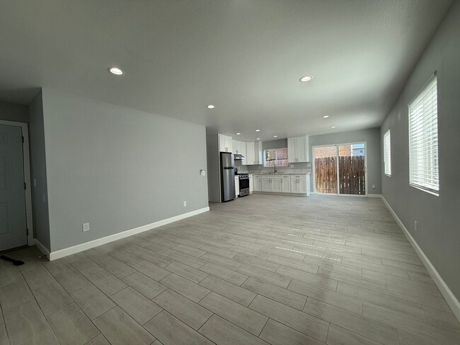 Building Photo - NewB SDS T 3634