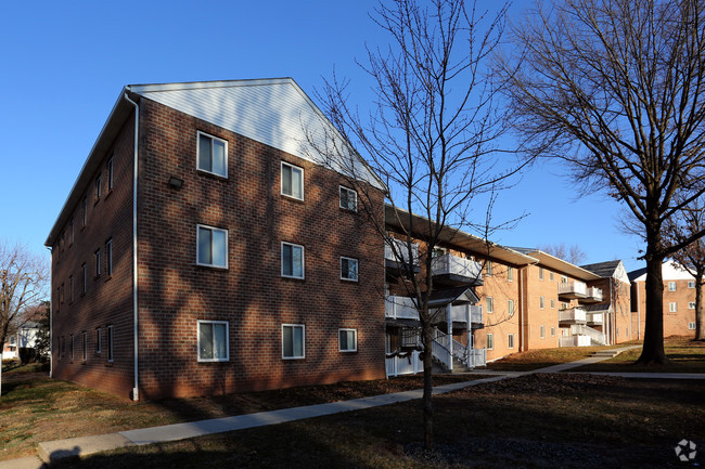 Foto del edificio - Maple Court Apartments