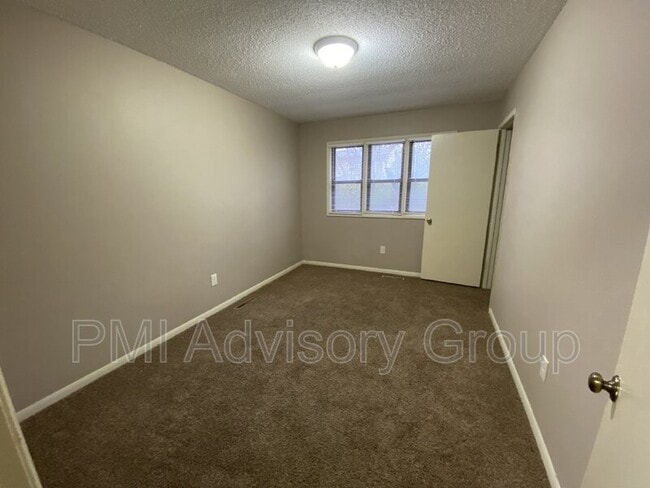 Building Photo - 6623 SW Fieldwood Dr