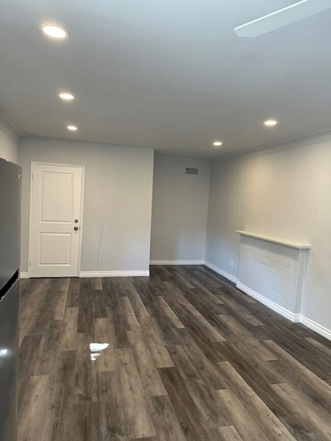 Foto del edificio - 6003 Klump Ave