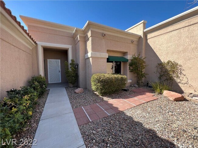 Foto del edificio - 2353 Scotch Lake St