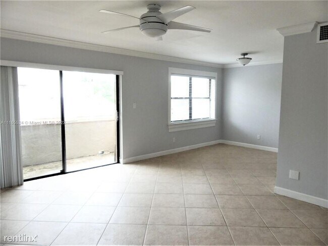 Building Photo - 3 br, 2 bath Condo - 11387 SW 109th Rd 49D...