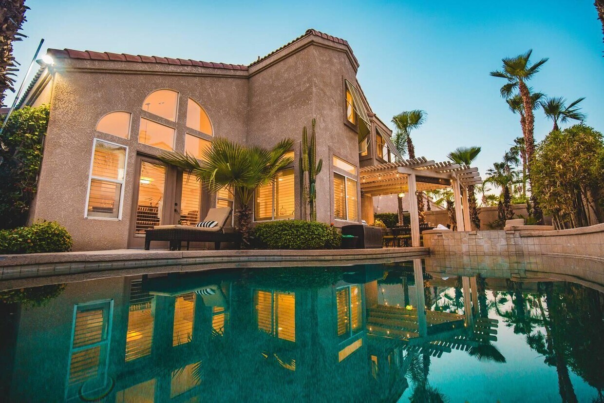 Foto principal - 45540 Desert Fox Dr
