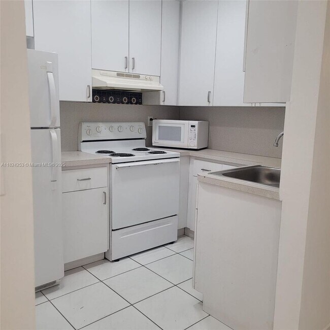 Foto del edificio - 9370 SW 24th St