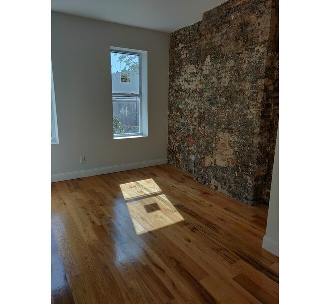 Building Photo - 4509 5th Ave