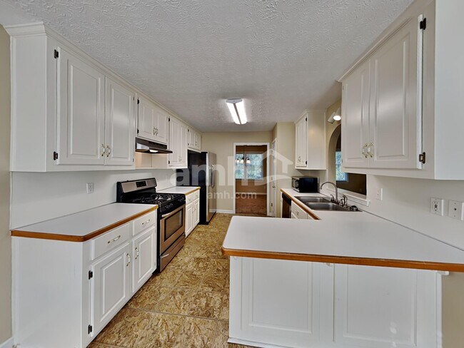 Building Photo - 534 Matthew Dr